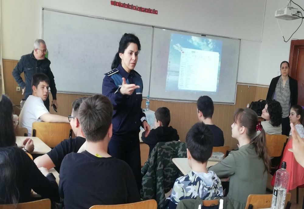 Poliția Română acționează permanent, la nivel național, pentru creşterea gradului de siguranţă în şcoli