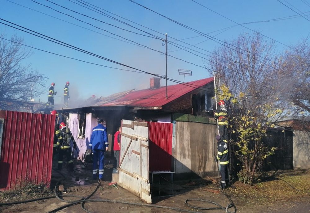 Video: Incendiu la o locuință de pe strada Iasomiei din municipiul Brăila