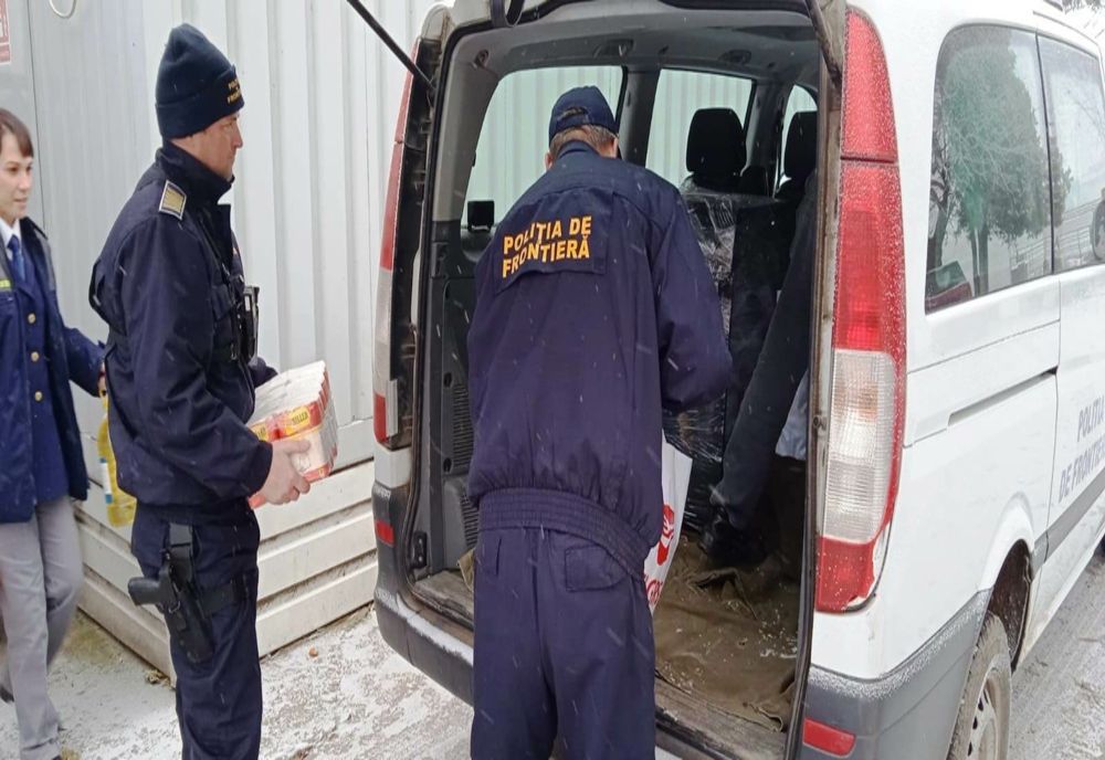 Daruri oferite de polițiștii de frontieră brăileni unor familii din comunele Tufești și Tichilești