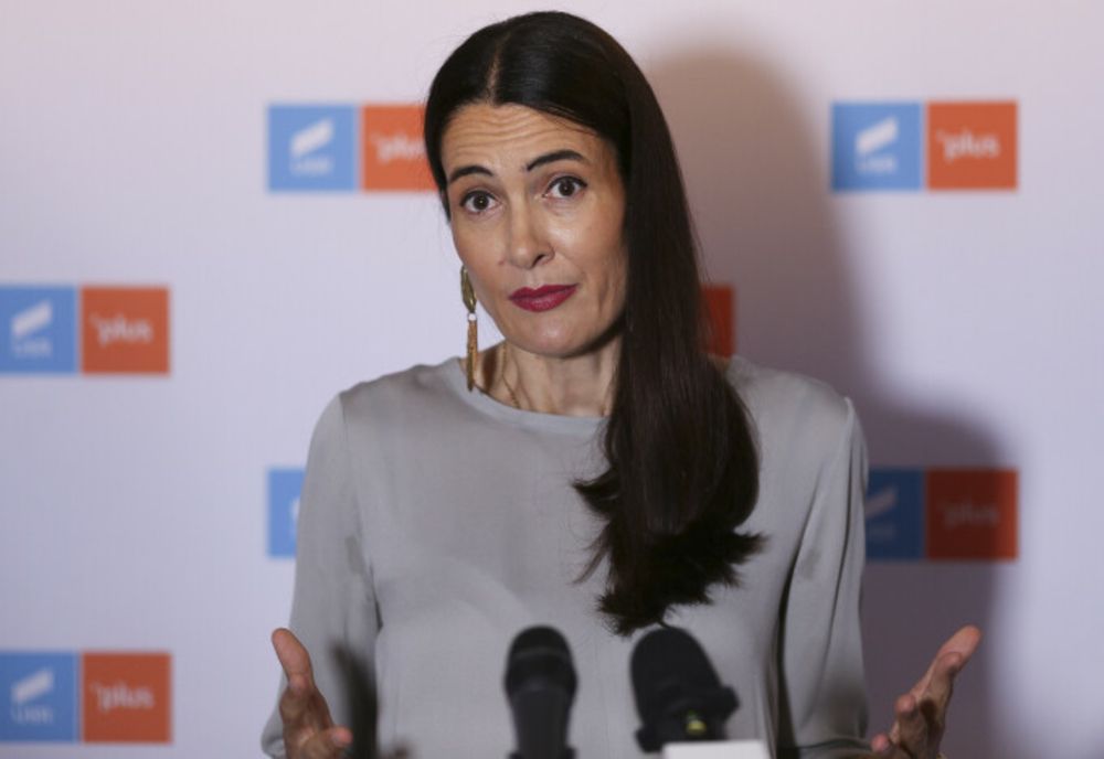 TU DECIZI. Dosar de candidat: Clotilde Armand, primărița cercetată după ce s-a premiat singură și care a stârnit scandalul datelor colectate ilegal de primărie