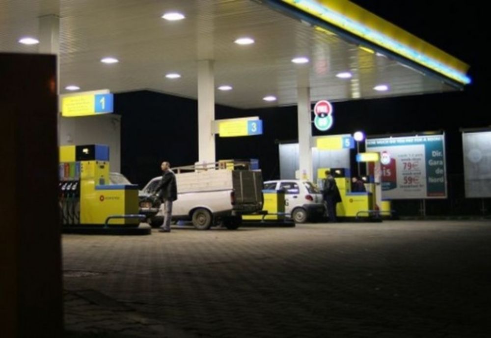 Video: Bărbatul cu cagulă, a amenințat angajații unei benzinării de pe DE 87. Acesta a fost prins și arestat preventiv pentru 30 de zile