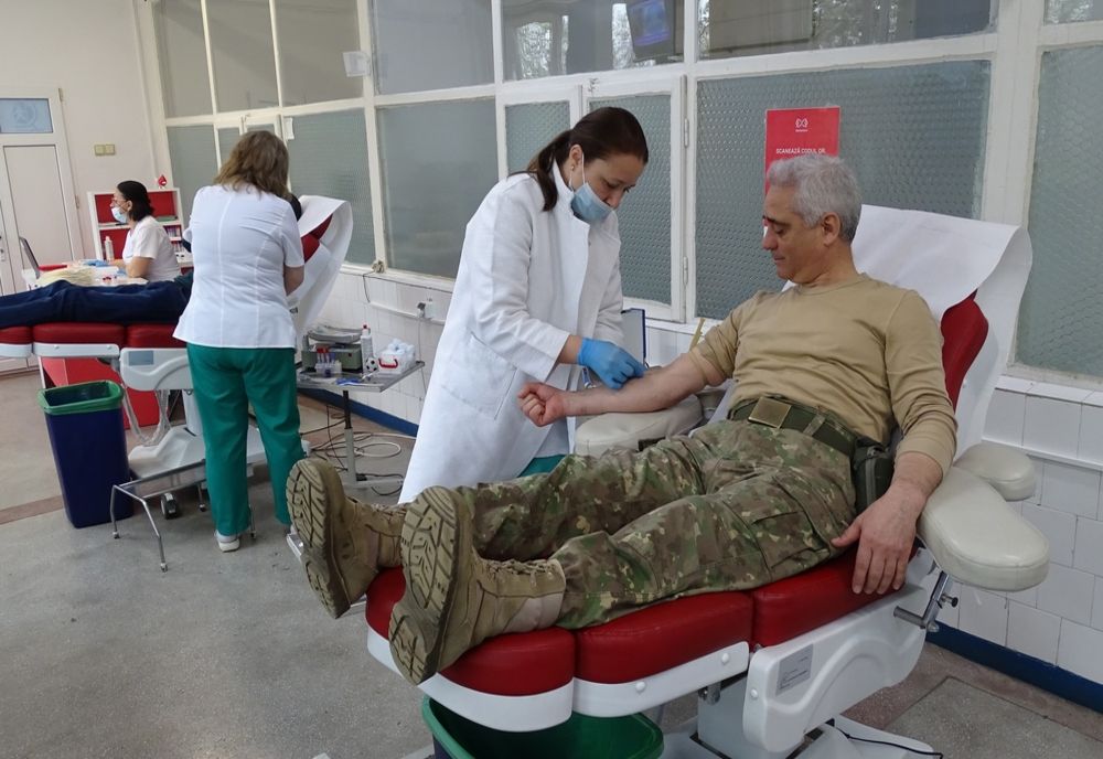 Campanie de donare de sânge ce se înscrie în seria manifestărilor prilejuite de Ziua Forțelor Terestre Române 