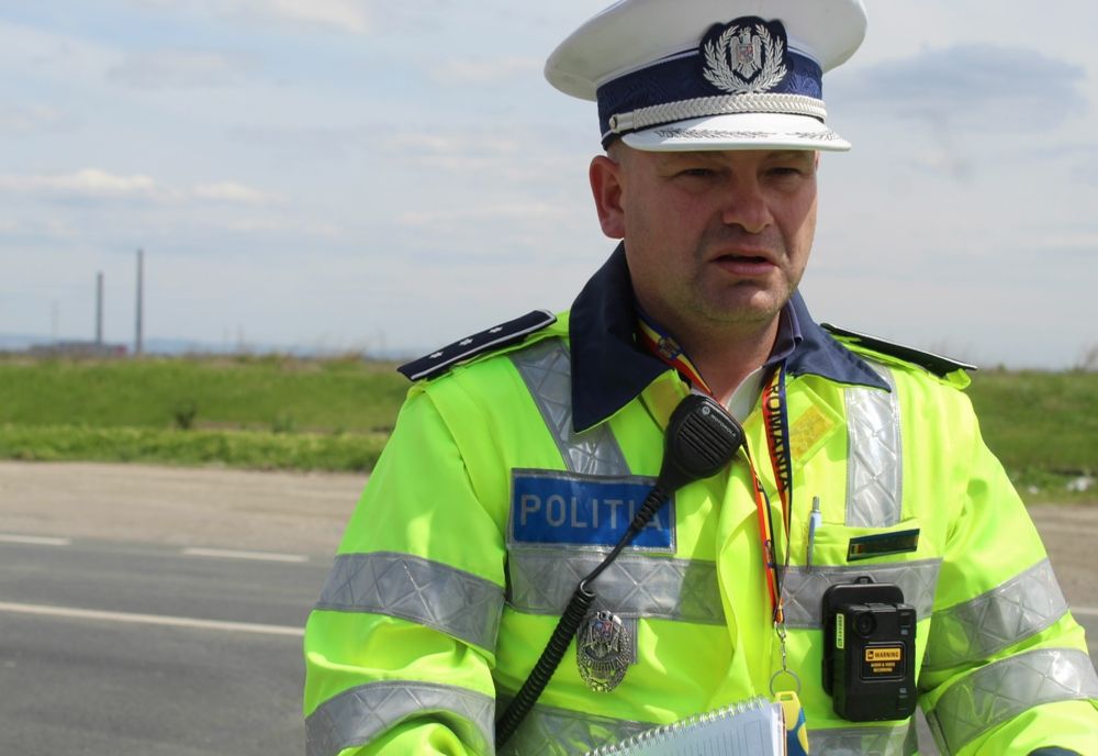 Un brăilean fără permis, a coborât din mașină și a fugit după ce a fost oprit în trafic de polițiști