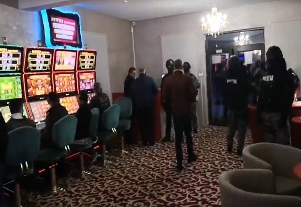 Reținut de polițiști pentru scandaluri în săli de jocuri de noroc