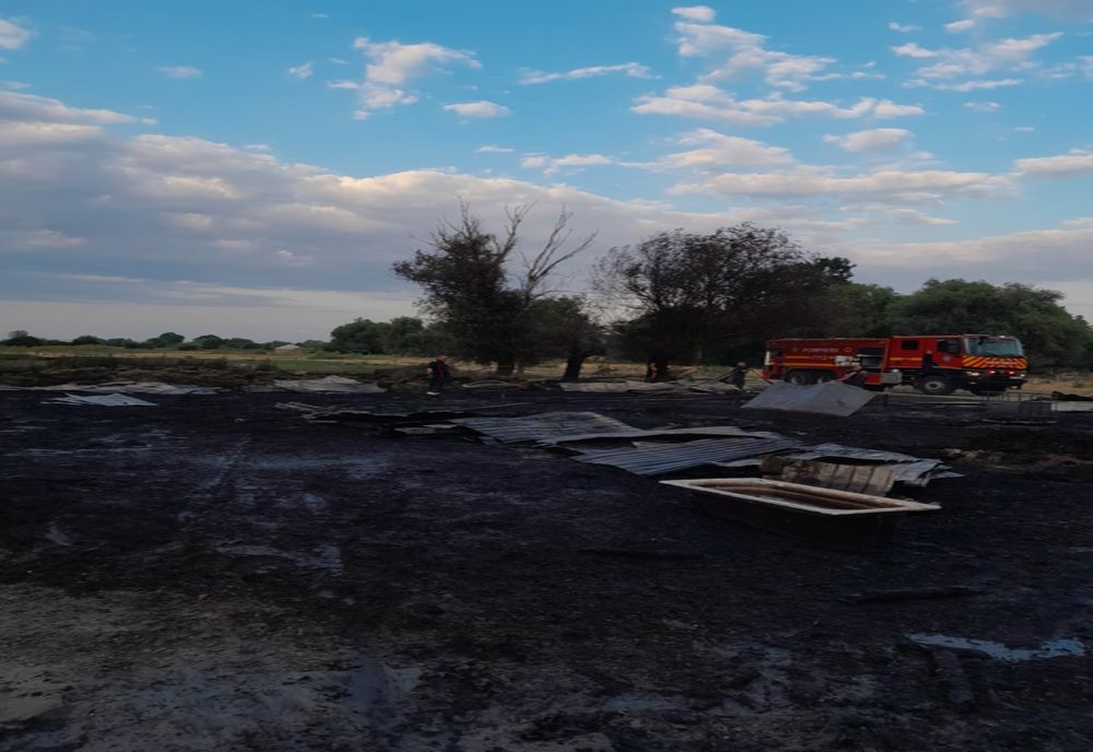 Pompierii de la ISU Brăila au intervenit miercuri, 21 iunie, pentru stingerea a trei incendii 