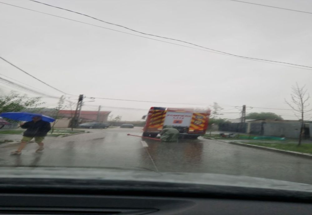 Curți inundate în urma ploii din municipiul Brăila 