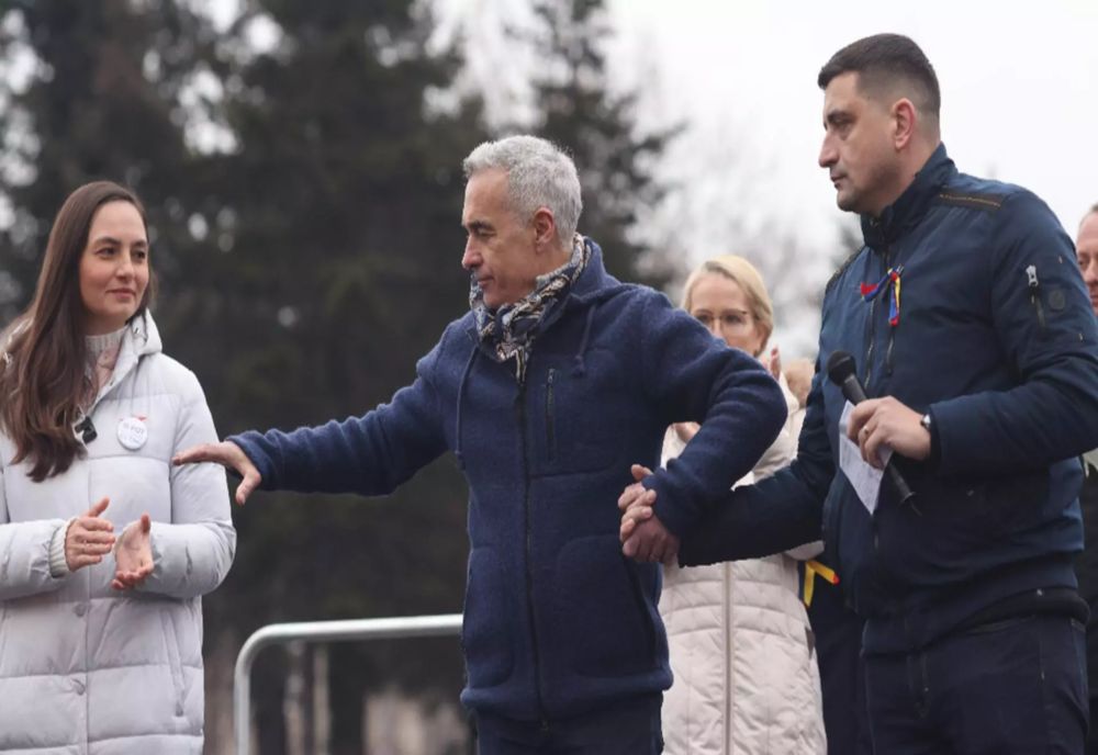 PROTESTUL DEMOCRAȚIEI: ASTĂZI SE DECIDE SOARTA LUI CĂLIN GEORGESCU. MOBILIZARE URIAȘĂ ÎN TOATĂ ȚARA: ROMÂNII SE STRÂNG DEJA LA CCR. FORȚELE DE OERDINE ÎN ZONĂ, TRIPLATE