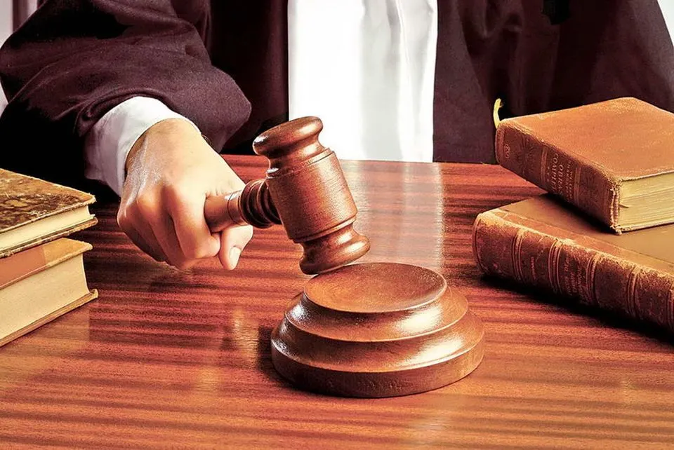 La 23 de ani, condamnată la 3 ani și 10 luni pentru complicitate la tâlhărie calificată