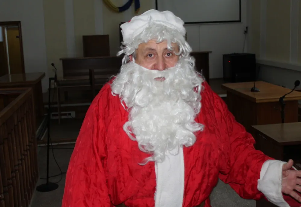Moș Crăciun a ajuns la Tribunal
