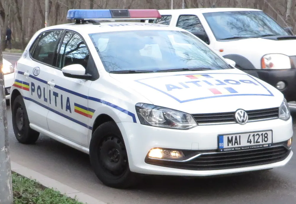 Băut la prima oră a lovit din spate o mașină și s-a ales cu dosar penal