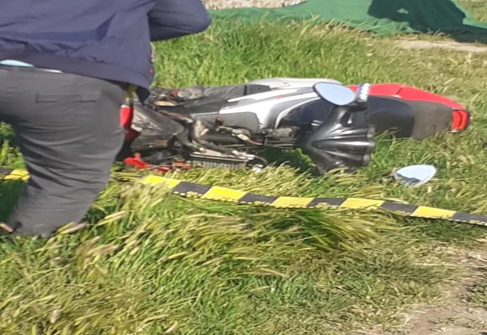 Tânăr din Stăncuța a căzut cu scuterul într-un canal de desecare
