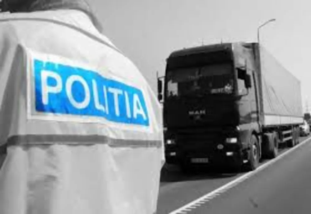 Prins la volanul unui autoturism cu remorca cu permisul suspendat