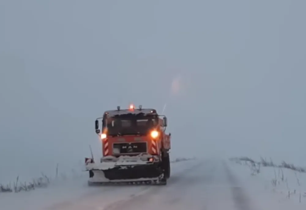 29 de utilaje intervin pe drumurile din județul Brăila