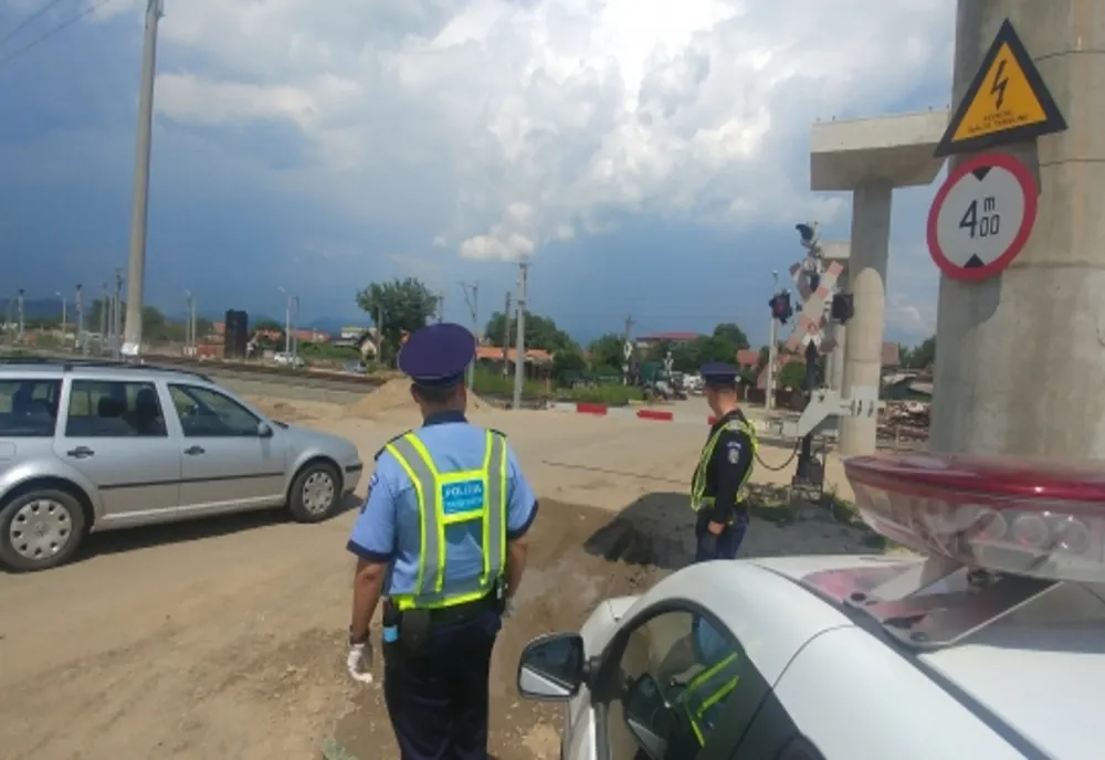 Polițiștii au monitorizat un număr de 10 treceri la nivel cu calea ferată din municipiu și județ
