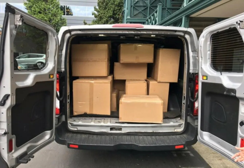 Transporta persoane și colete contra cost, pe ruta Brăila-Italia, fără a deține pentru această activitate autorizați