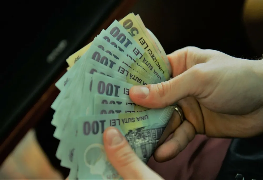 A intrat noaptea în locuința unui consătean și a sustras suma de 1.400 de lei