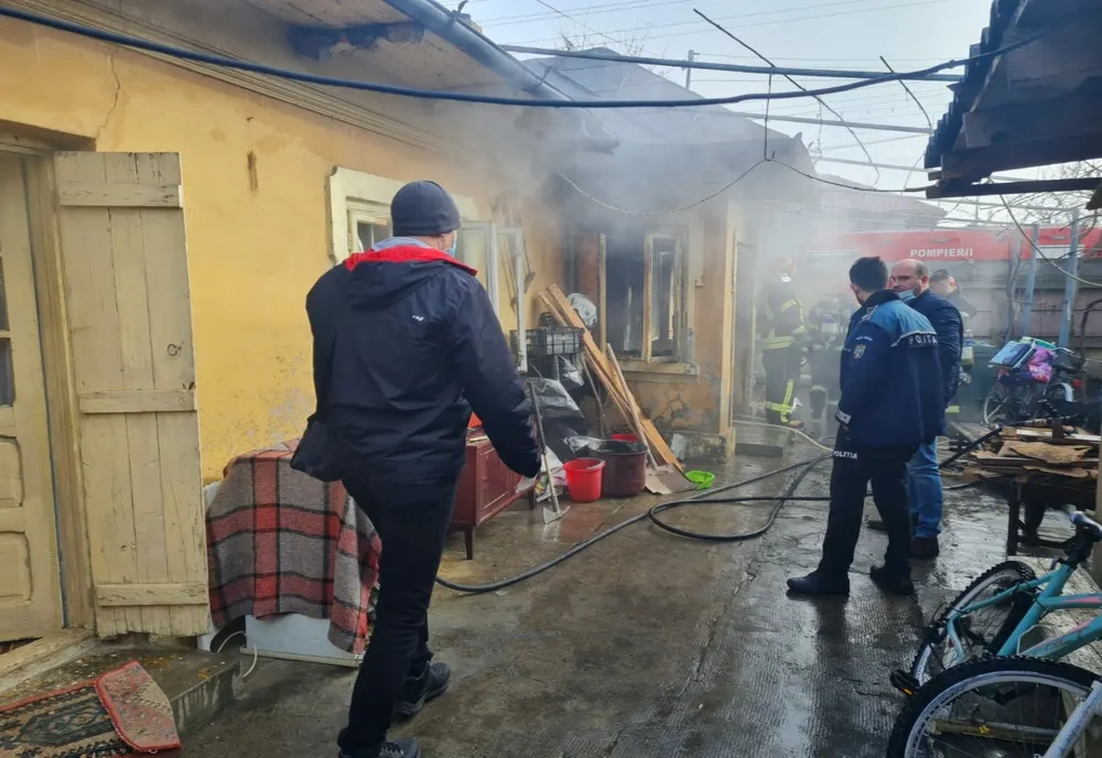 Bărbat de 59 de ani găsit decedat în locuința care a luat foc