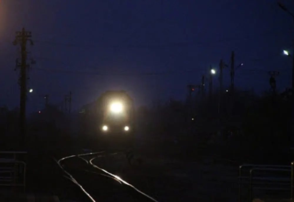 Lovit mortal de un tren marfar