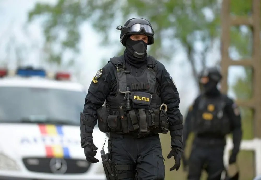 VIDEO Percheziții în Constanța, Ialomița și Brăila, Grup infracțional organizat, destructurat de polițiști în Portul Constanța - Au furat 500 de tone de uree