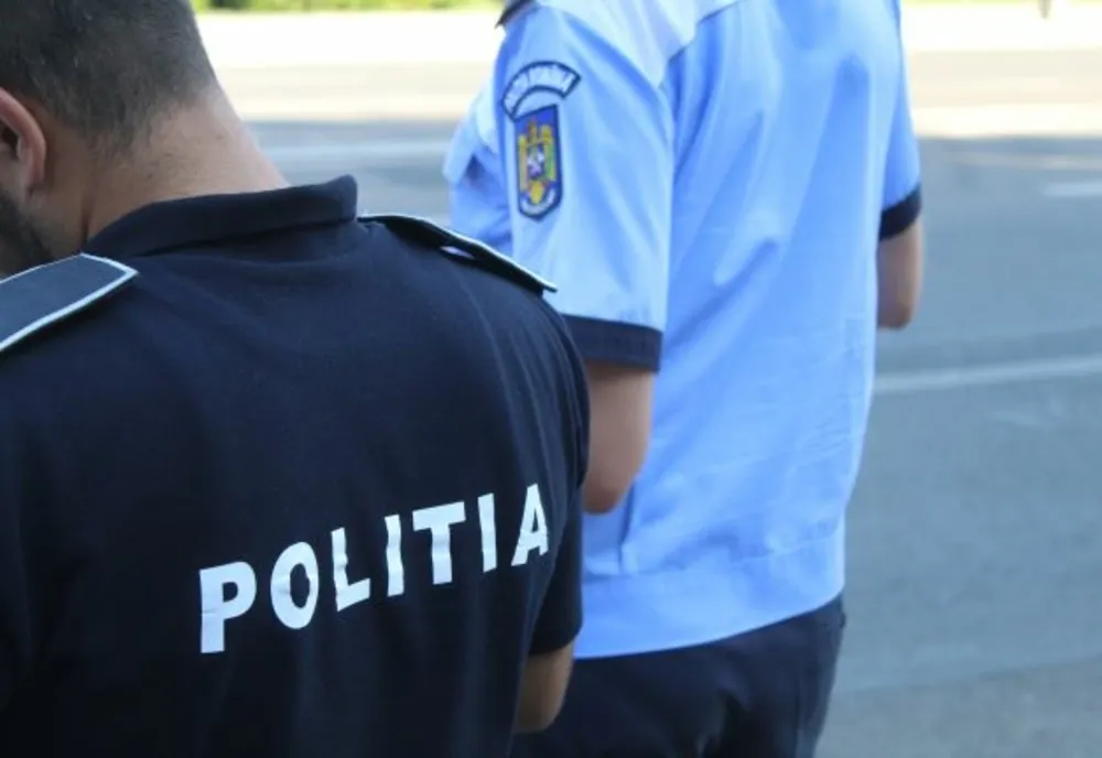 Circula pe contrasens când a dat nas în nas cu polițiștii