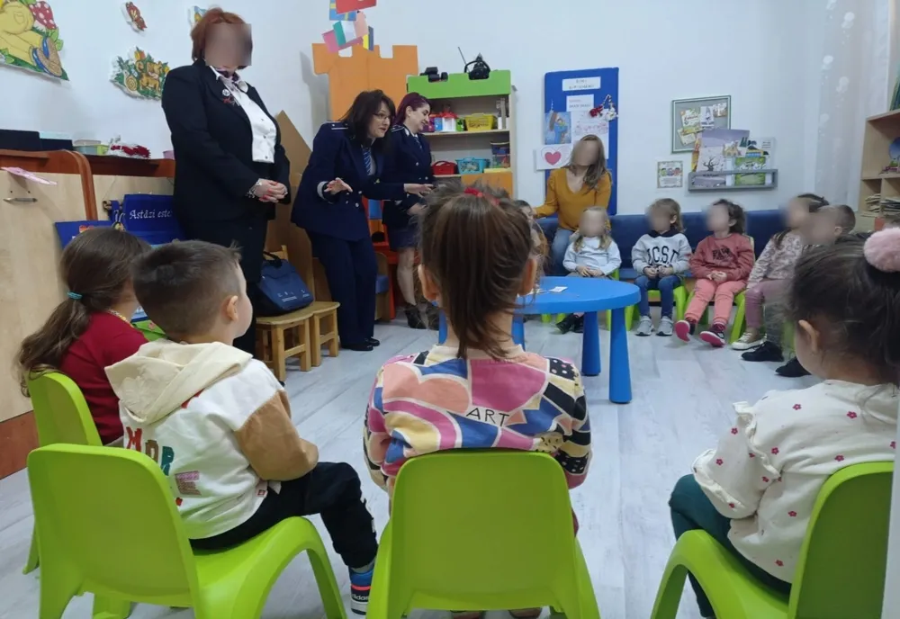 Mărțișorul celor mici pentru o primăvară fără violență în școli și grădinițe
