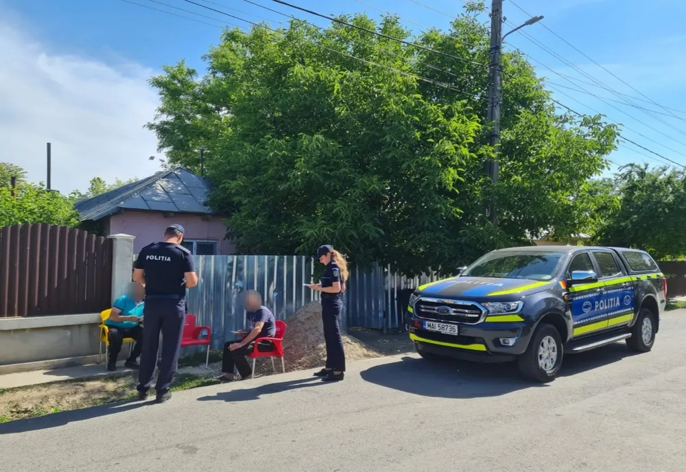 Acțiune de informare a deținătorilor de animale de companie desfășurată la Tichilești de polițiști din cadrul Biroului pentru Protecția Animalelor