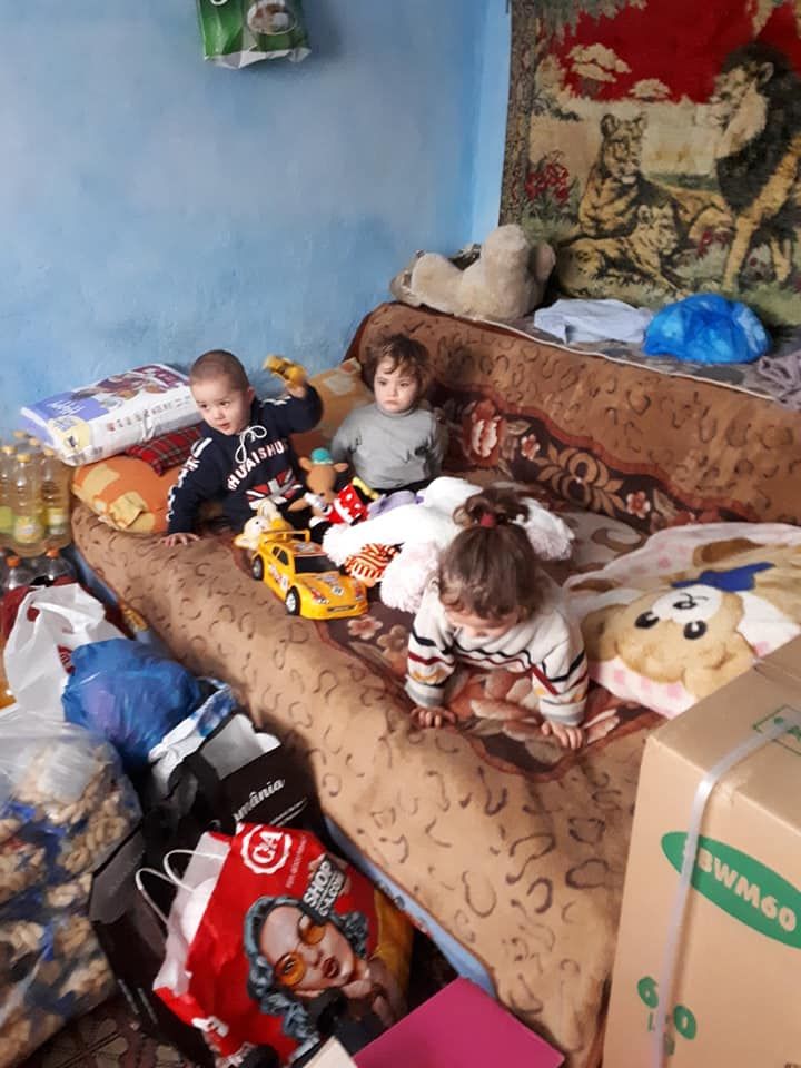 Pompierii de la Vard au fost ajutoarele lui Moș Crăciun pentru o familie cu 3 copii2