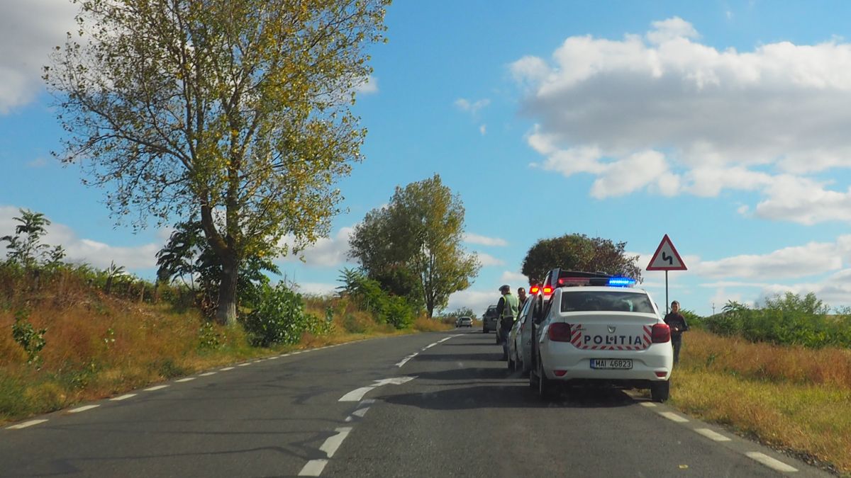 Fier vechi fără documente, confiscat de polițiști în comuna Romanu