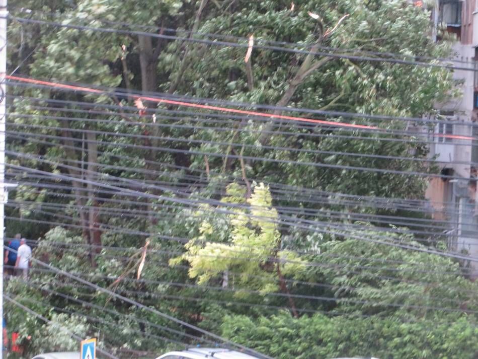 Cod portocaliu de vreme severă până la ora 16.30