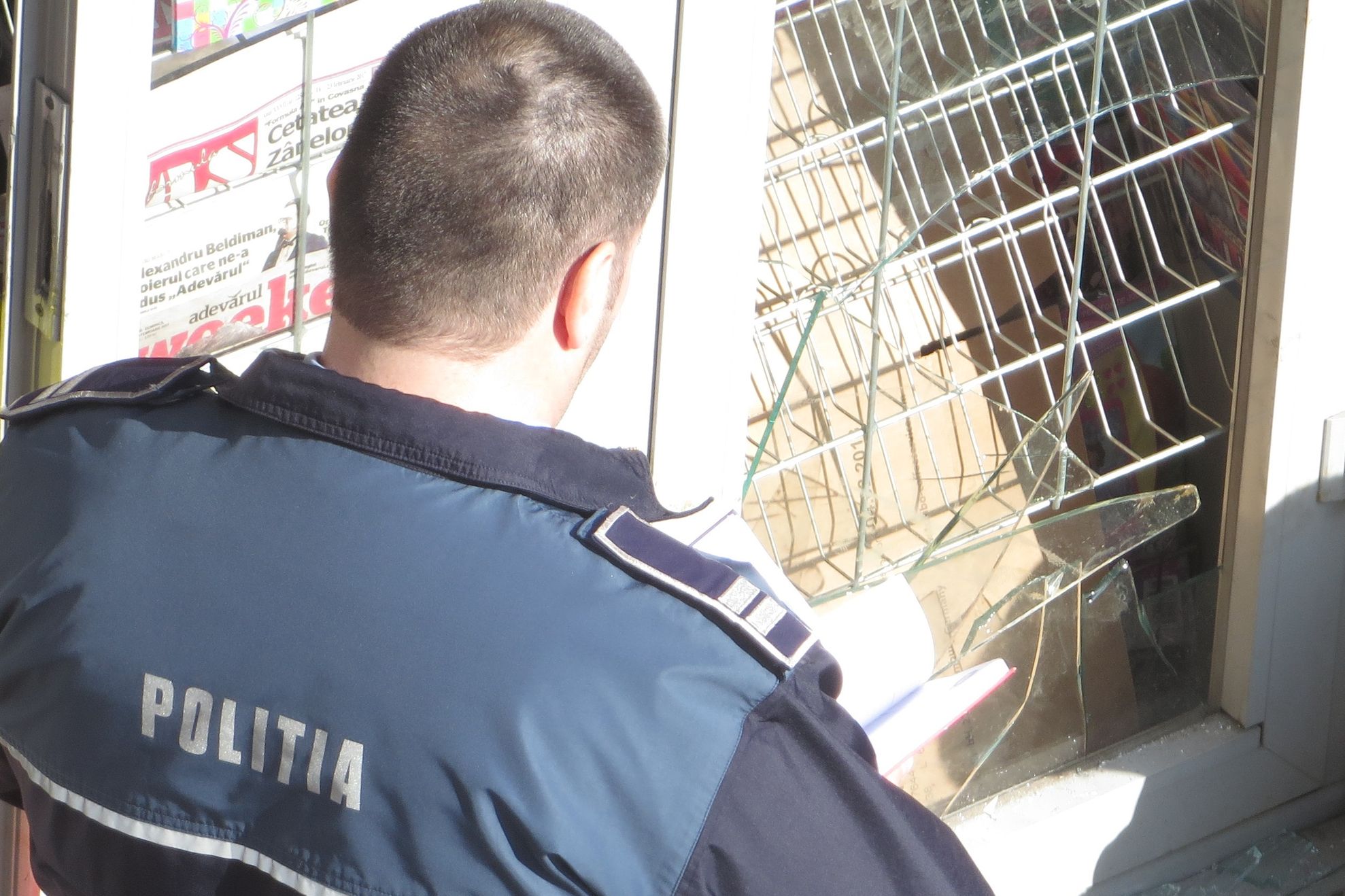 Doi tineri din Brăila au fost depistați de polițiști ca autori ai unui furt dintr-un imobil nelocuit