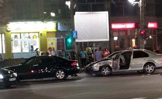 trei masini de lux tamponate