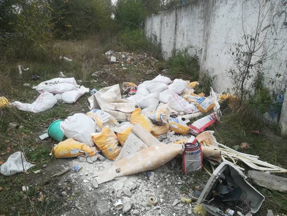 Amendati-pentru-aruncarea-gunoaielor pe-domeniul-public
