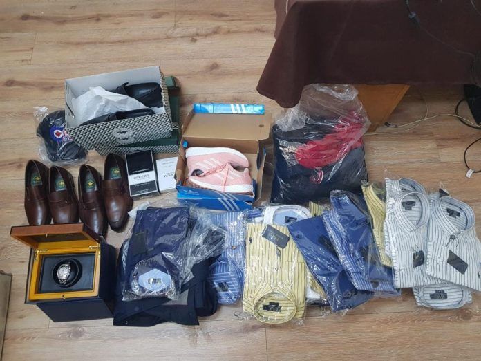 Articole de îmbrăcăminte și produse industriale fără documente legale