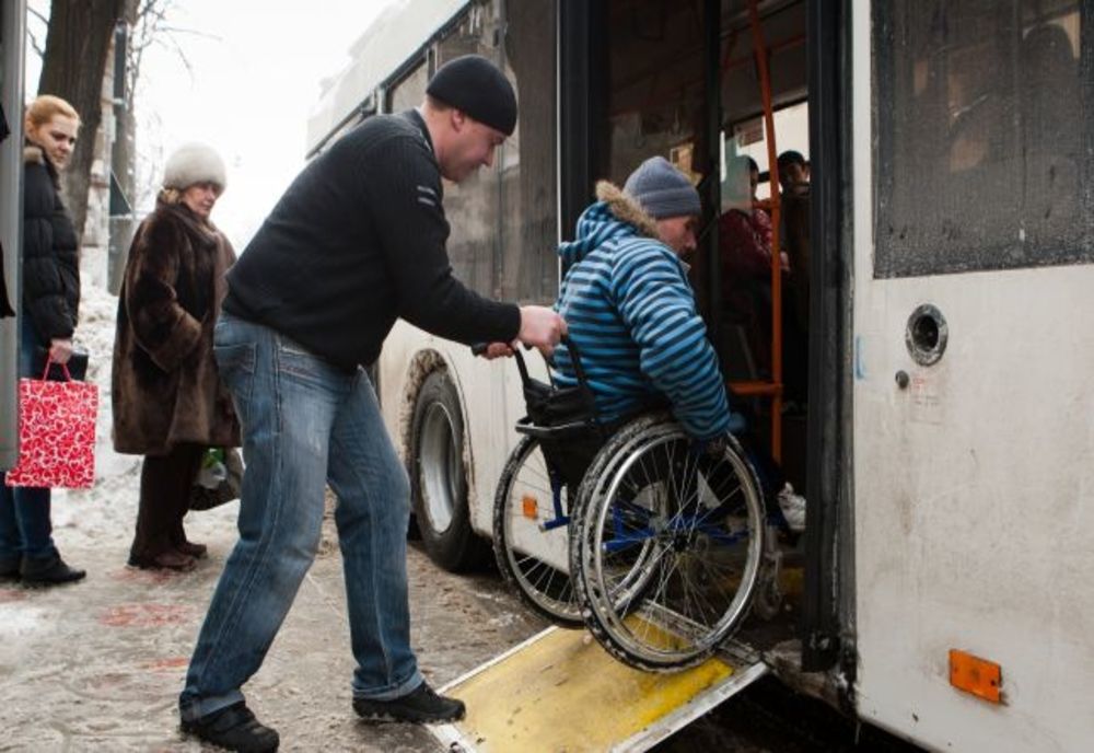 Direcția de Asistență Socială Brăila va asigura un număr maxim de 4000 de legitimații de călătorie pentru persoanele cu handicap și însoțitorilor acestora 