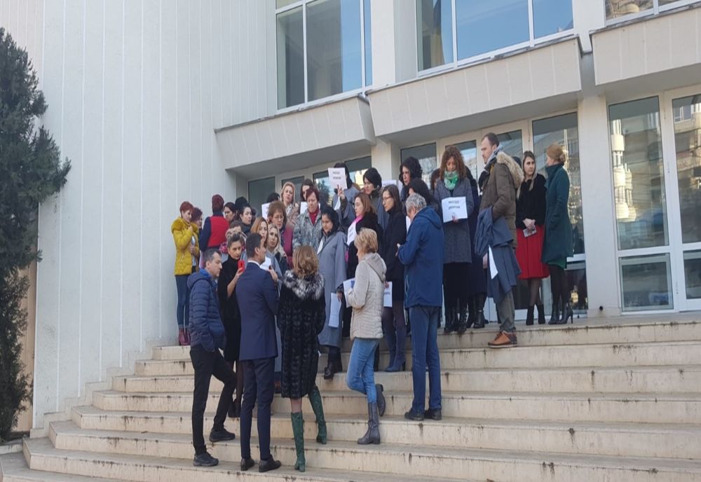 Ce spune prefectul Brăilei despre greva grefierilor