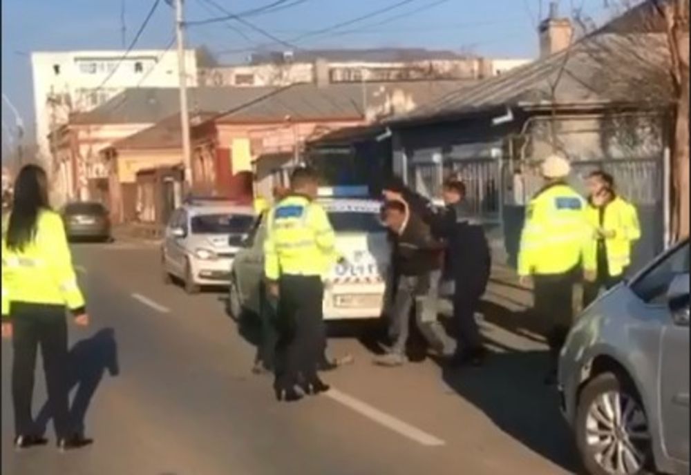 Un belgian de 45 de ani, oprit în trafic de polițiști, a devenit agresiv cu oamenii legii