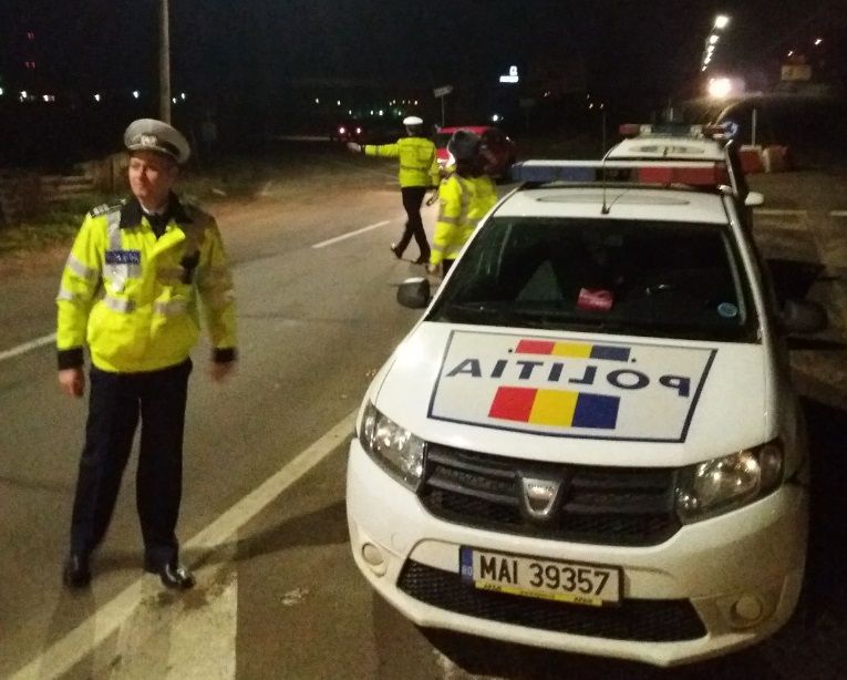 In miez de noapte, depistat baut la volan