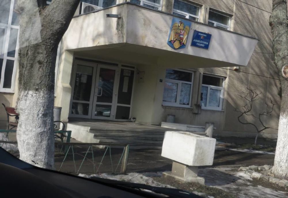 O femeie violentă din localitatea Tătaru a primit ordin de restricție de la judecătorii din Făurei 