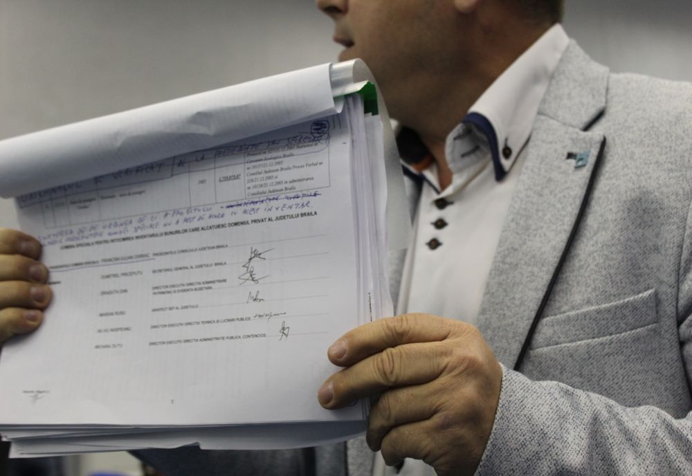 Discuții aprinse pe tema lipsei unei semnături la o anexă de la un proiect de hotărâre