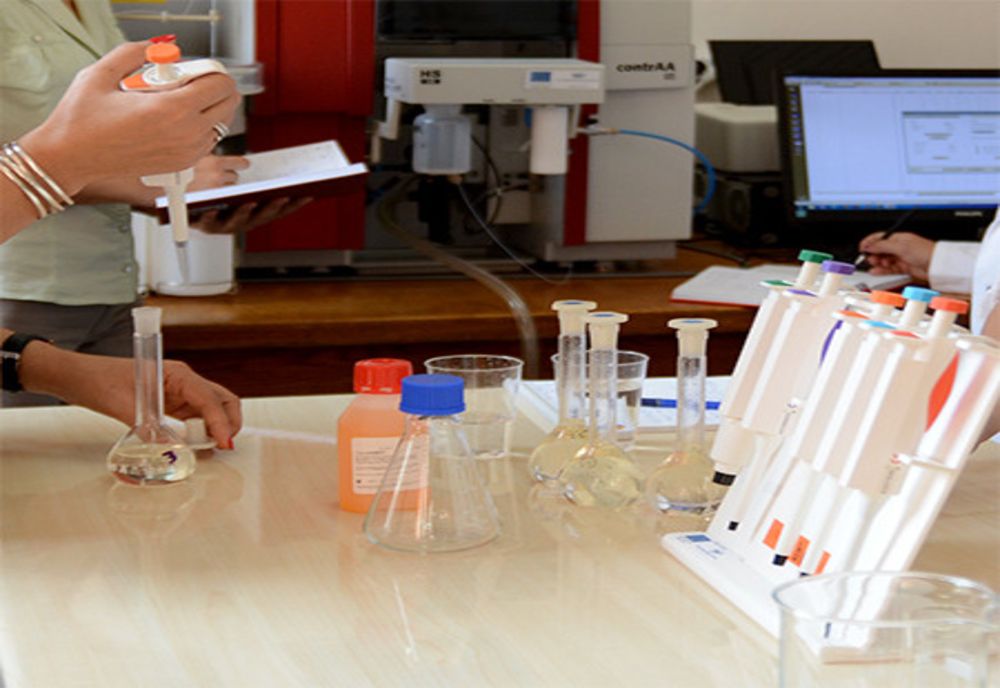 Universitatea Dunărea de Jos va produce dezinfectant pentru uz individual