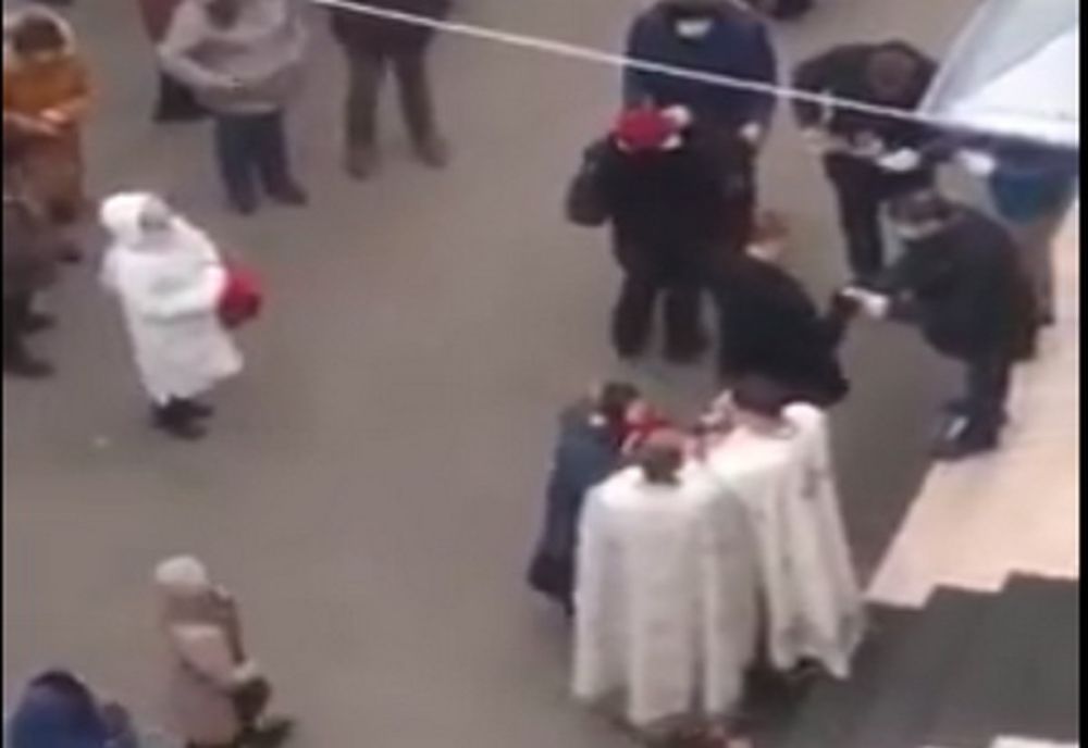 Bisericile și supermarketurile luate cu asalt 