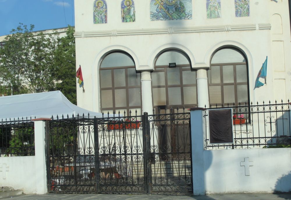 Bisericile rămân închise și după 15 mai