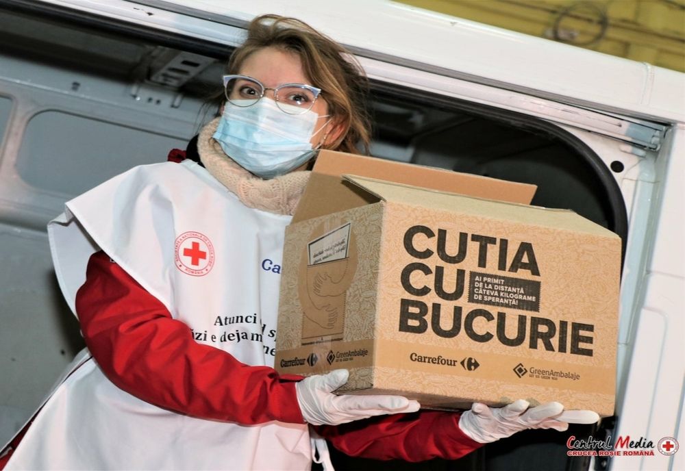 1300 de familii în dificultate din 26 de județe ale țării vor primi „Curia cu Bucurie” cu alimente de bază