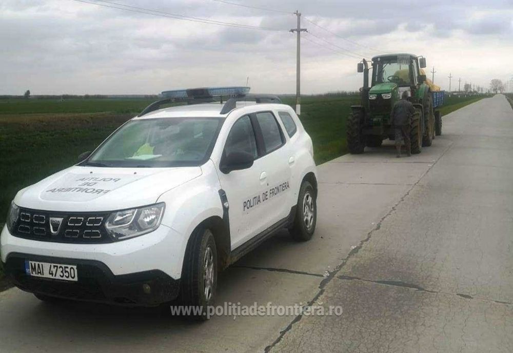 Conducea un tractor cu remorcă deși nu a avut niciodată permis de conducere