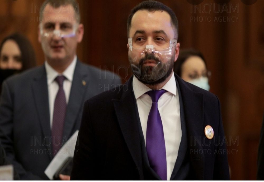 Ciprian Ciubuc (deputat AUR): Vlad Voiculescu a fost demis de români!!! Felicitări și Multumesc tuturor românilor care au ieșit în stradă! 