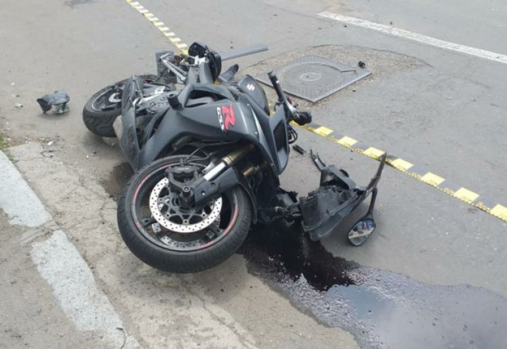 Impact între o autoutilitară și o motocicletă pe șoseaua Rm. Sărat