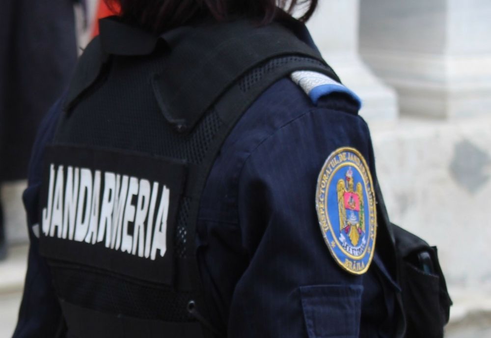 Înjurături în loc de urări de sărbători taxate de jandarmi