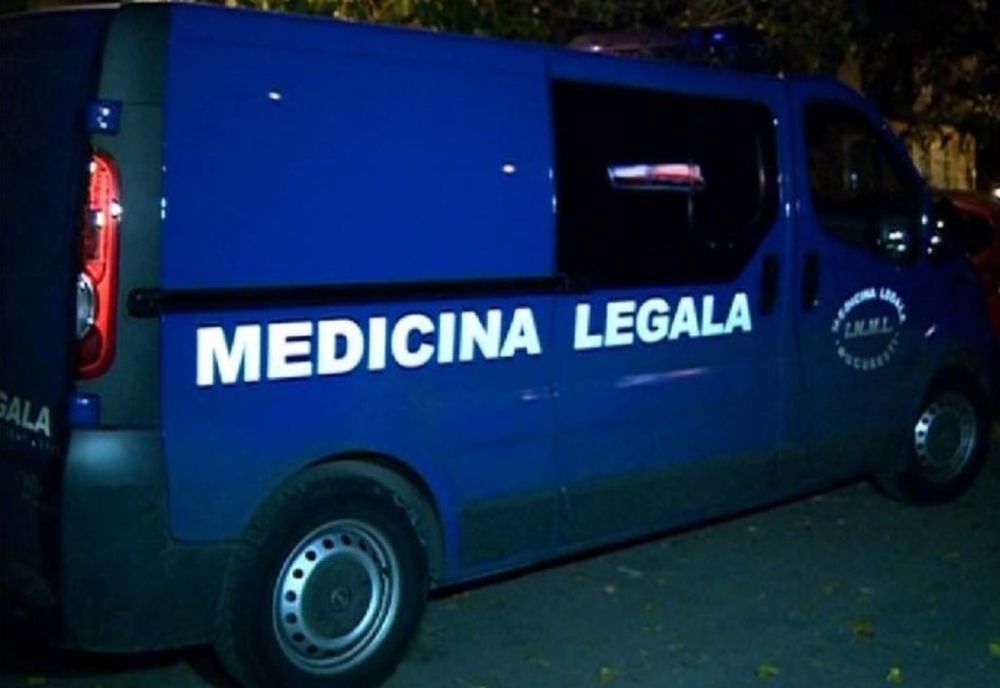 O fată de 15 ani a murit în drum spre spital