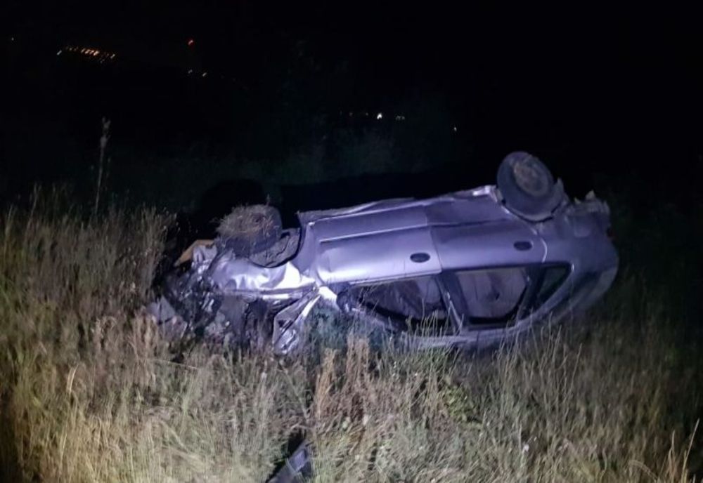 Un șofer băut s-a răsturnat cu mașina de serviciu 