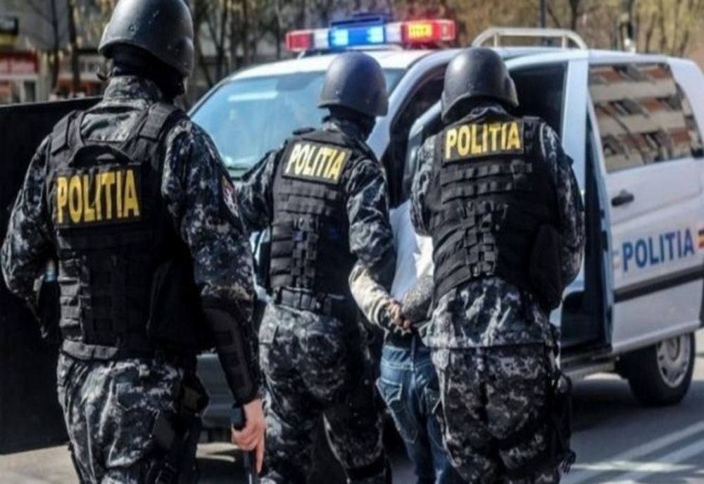 Percheziții la domiciliile unor gălățeni bănuiți de înșelăciune pe raza comunei Movila Miresii din județul Brăila